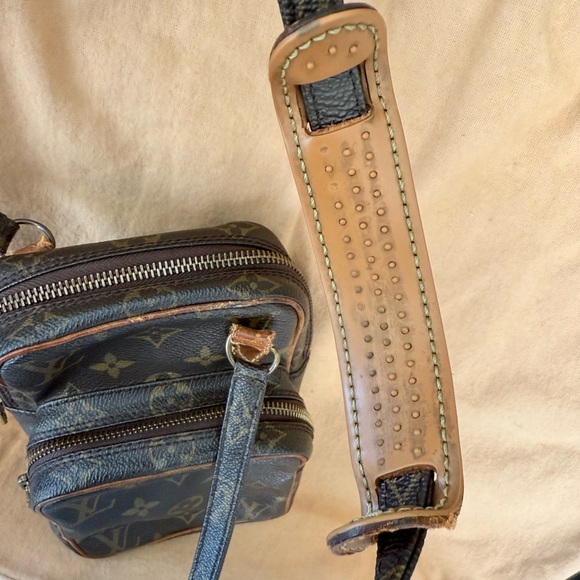 Louis Vuitton Amazone Crossbody Bag - Vintage (Mini Smaller size) - Picture 15 of 17